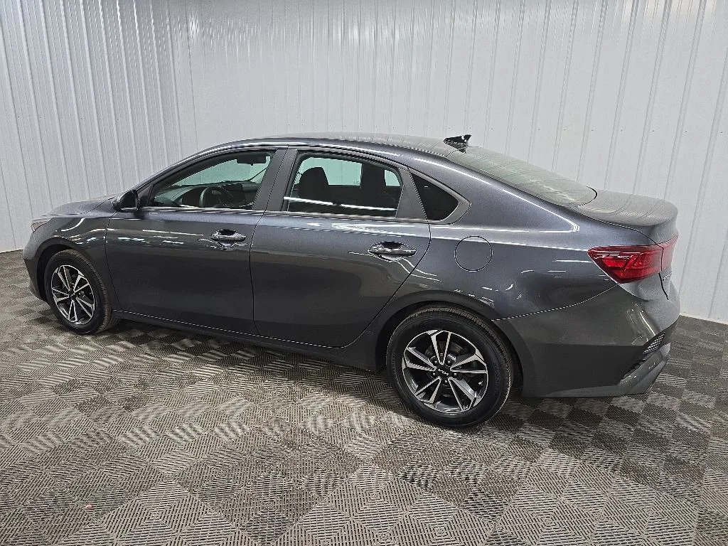 Used 2023 Gray Kia LXS image 4