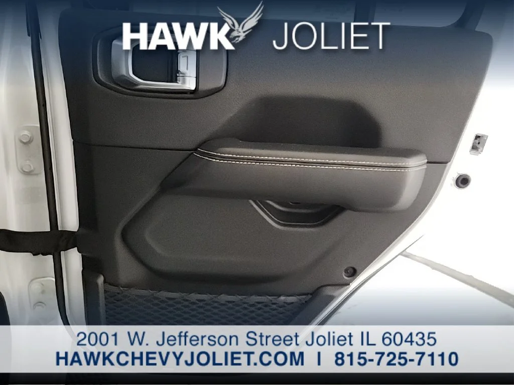Used 2024 White Jeep Sahara image 22