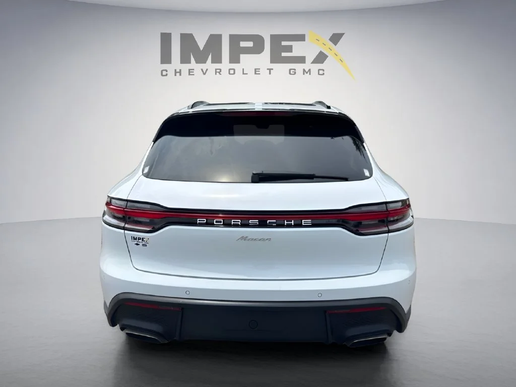 Used 2024  Porsche  image 4