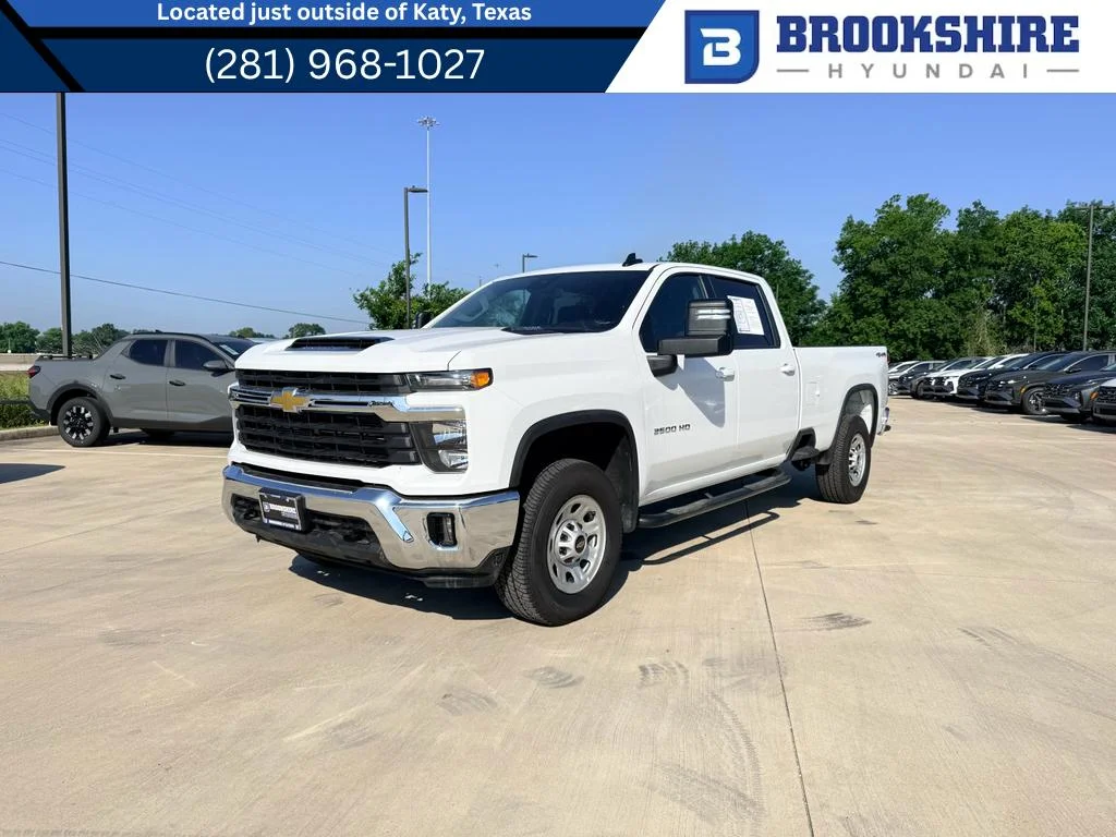 Used 2025 Summit White Chevrolet LT image 1