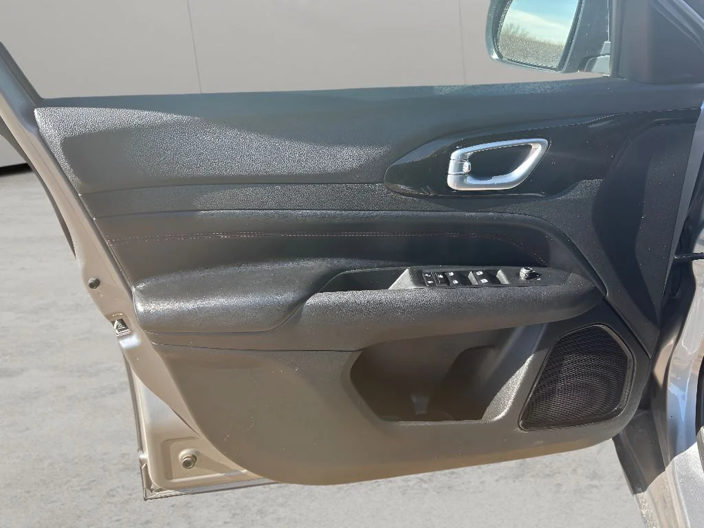 Used 2024 Silver Zynith Metallic Clearcoat Jeep Trailhawk image 27