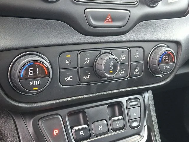 Used 2020 Black GMC SLT image 16