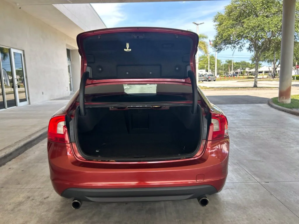 Used 2013  Volvo  image 29
