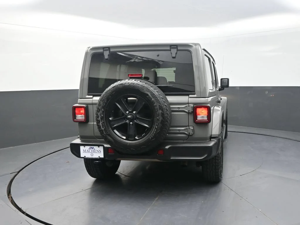 Used 2021 Gray Jeep Unlimited Sahara Altitude image 9