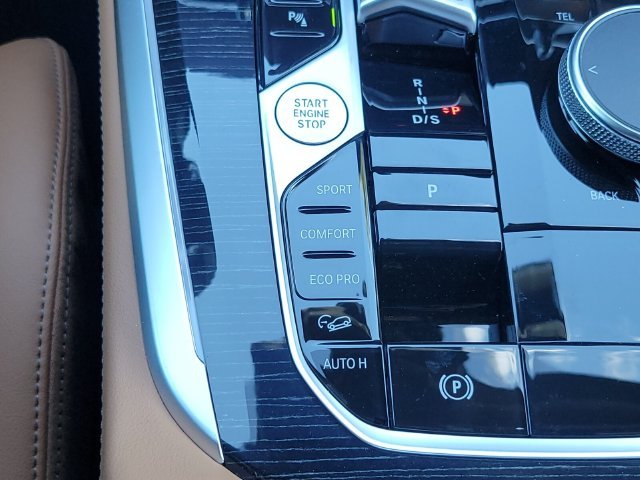 Used 2026 White BMW xDrive40i image 18