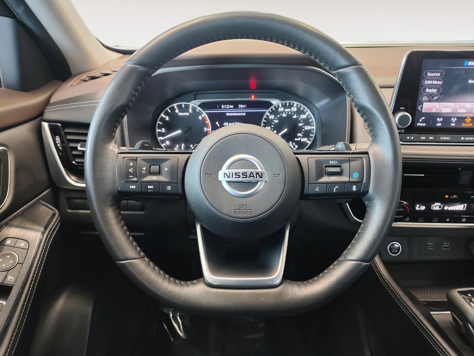 Used 2021 Pearl White Tricoat/Super Black Nissan SL image 17