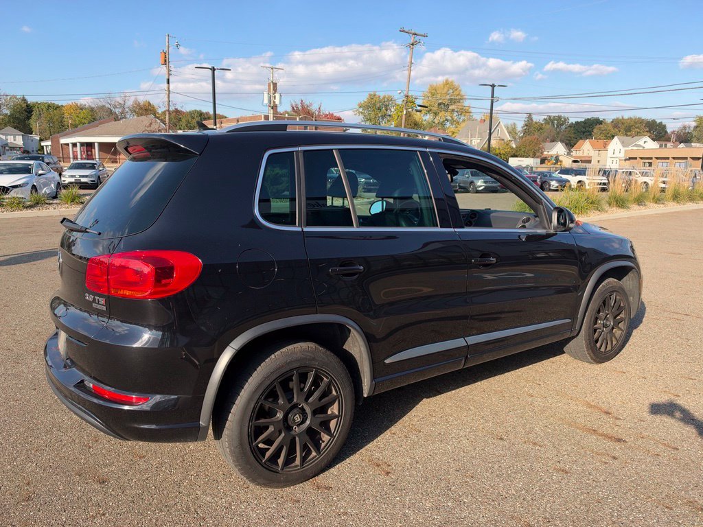 Used 2015 Black Volkswagen R-Line image 4