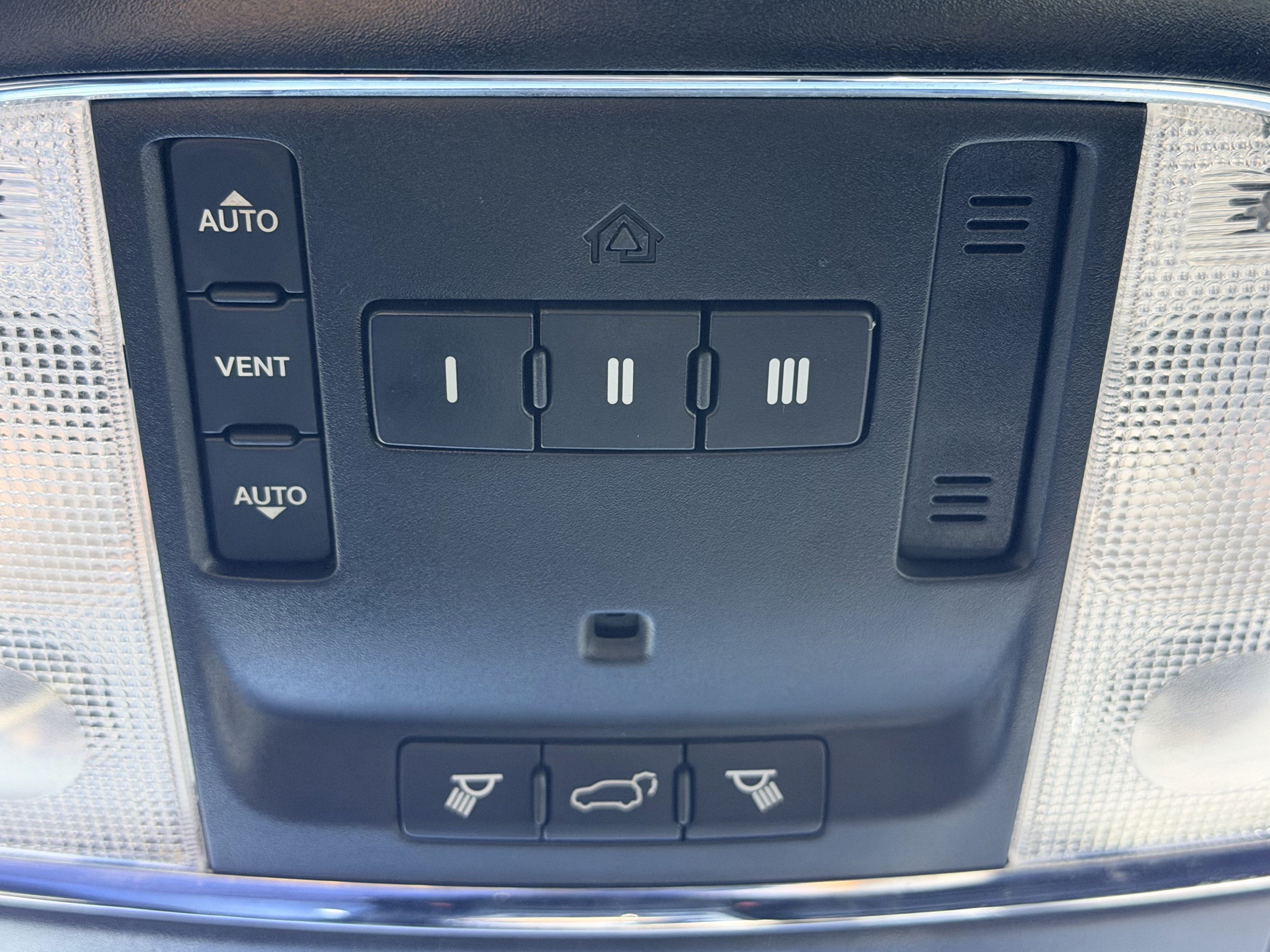 Used 2014 Silver Jeep Limited image 18