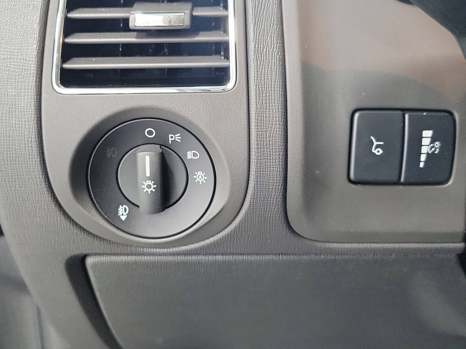 Used 2018 Gray Ford SEL image 12