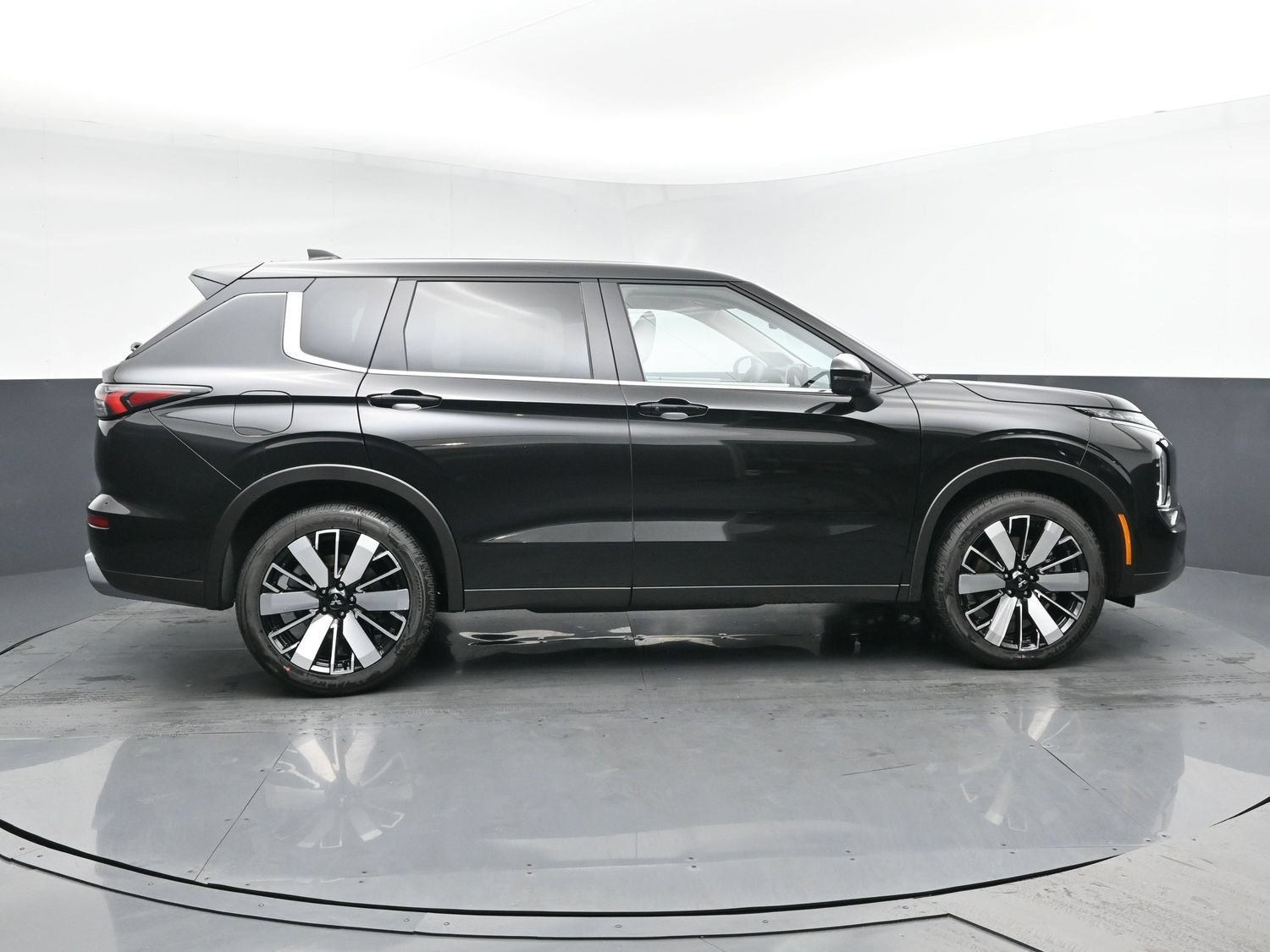 New 2026 Black Diamond Mitsubishi SE 1.5T 2WD image 3