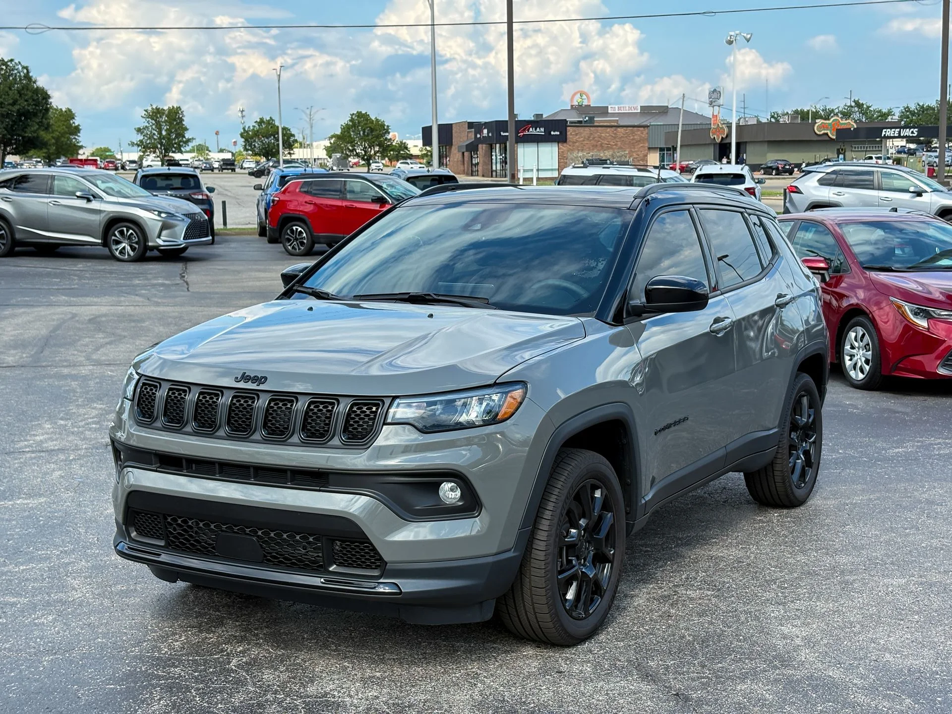 Used 2023 Gray Jeep Altitude image 5