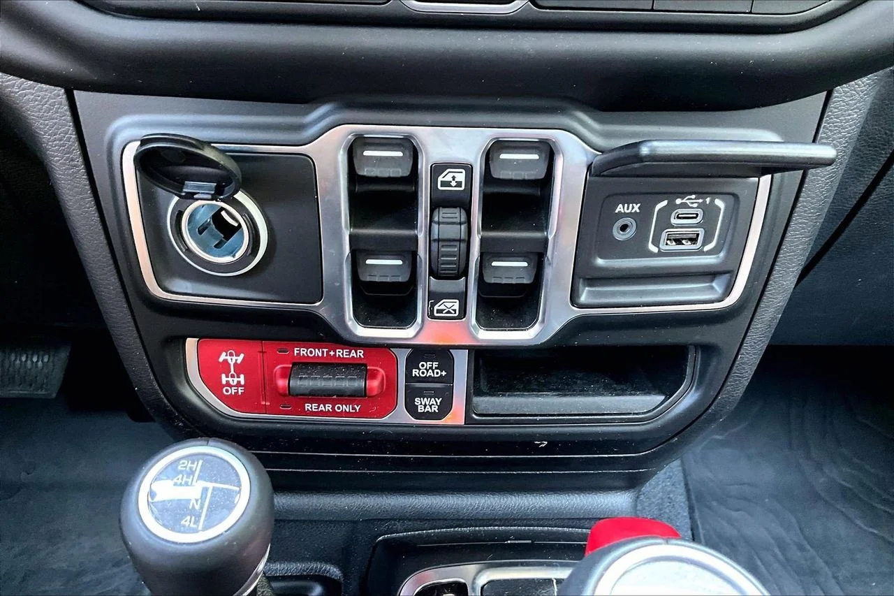 Used 2021 White Jeep Rubicon image 17