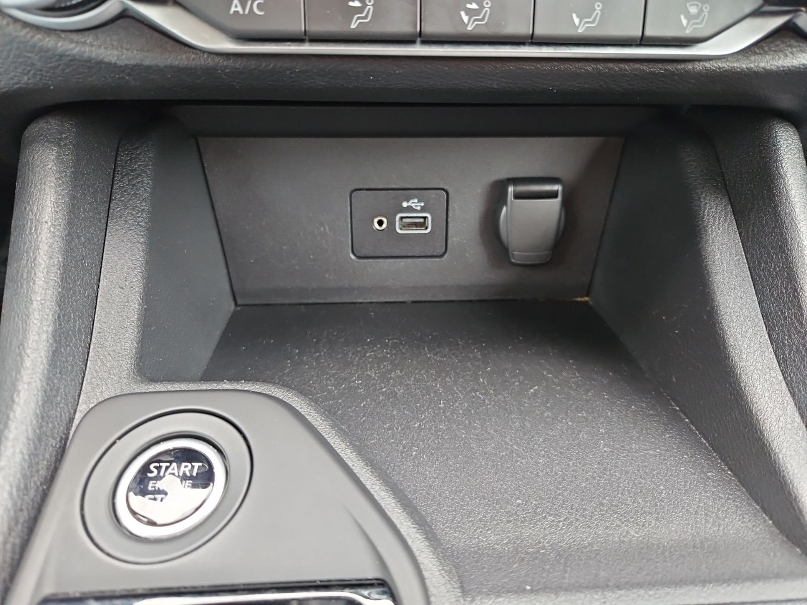 Used 2022 Silver Nissan S image 24