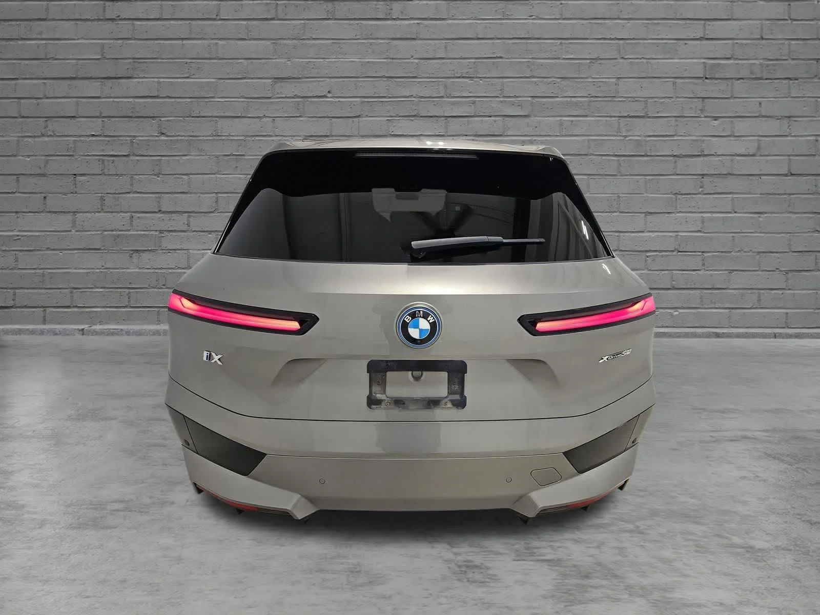 Certified Used 2024 Oxide Grey Metallic BMW xDrive50 image 4