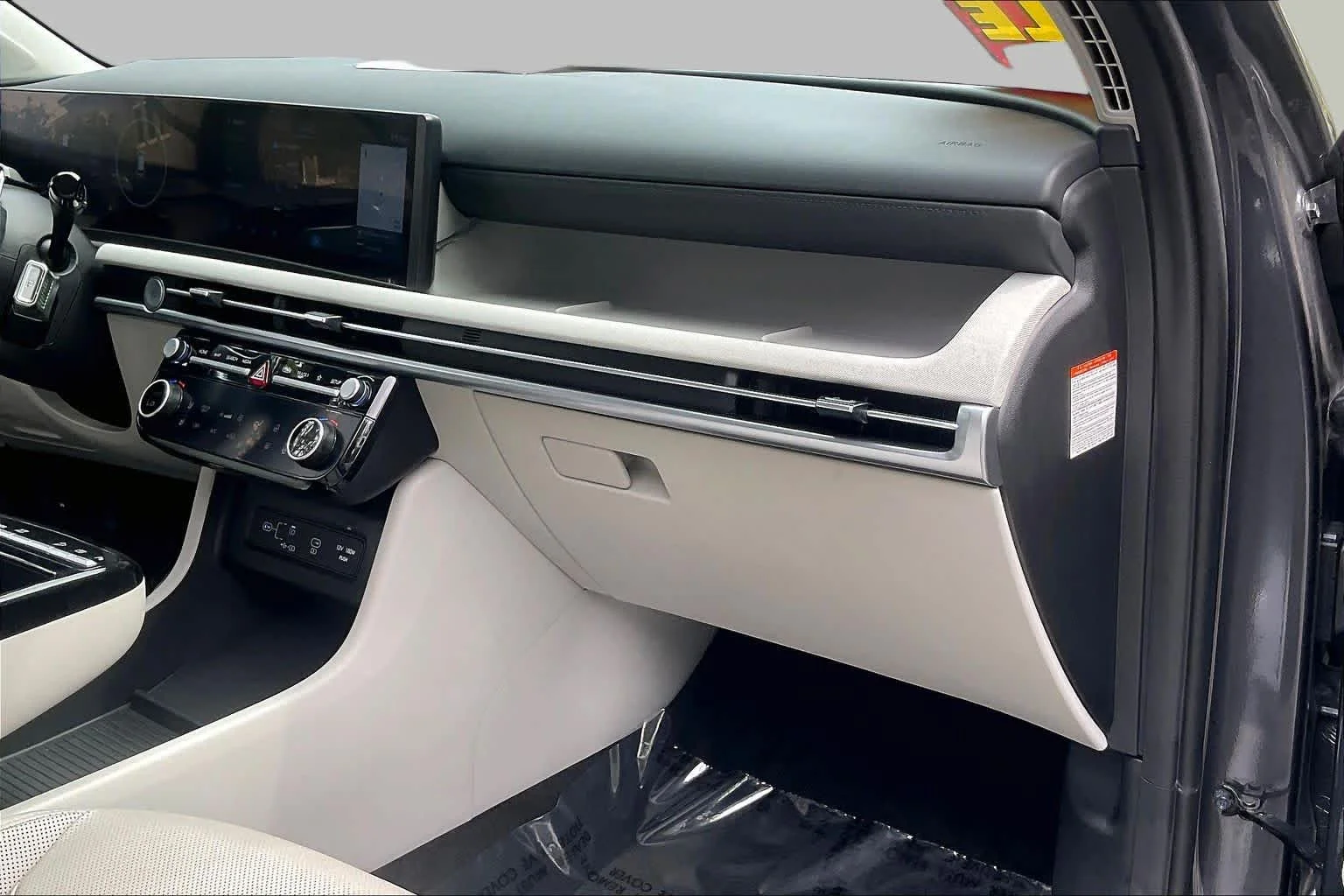 Used 2025 Titan Gray Hyundai Limited image 32