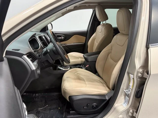 Used 2015 Beige Jeep Limited image 11
