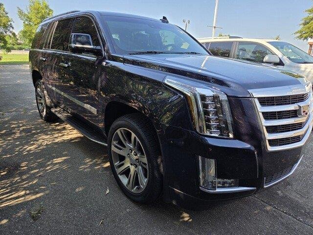 Used 2017 Dark Adriatic Blue Metallic Cadillac Luxury image 3