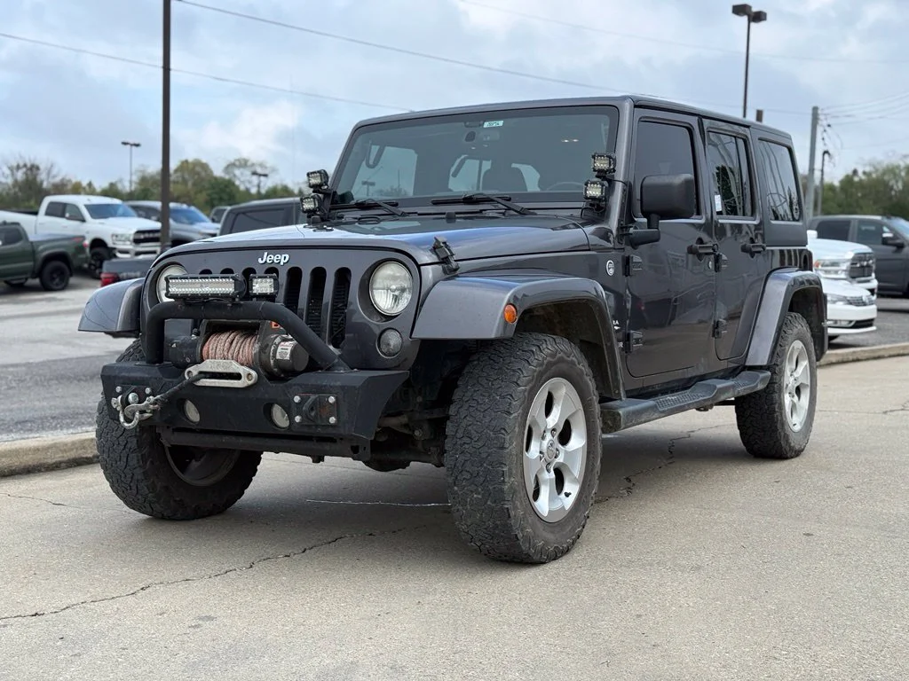 Used 2014 Gray Jeep Unlimited Sahara image 2