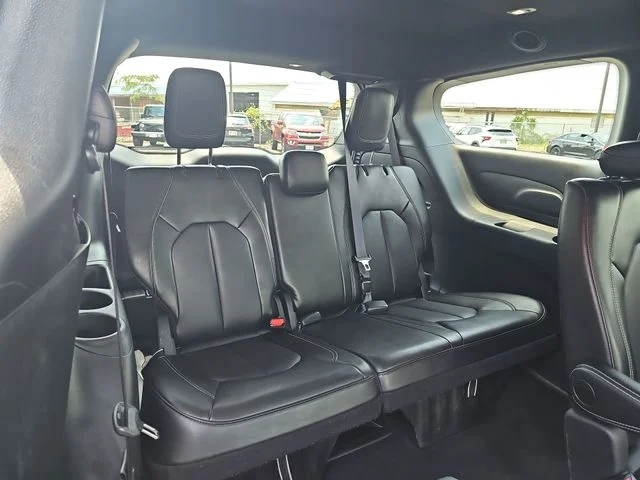 Used 2025 Black Chrysler Select image 37