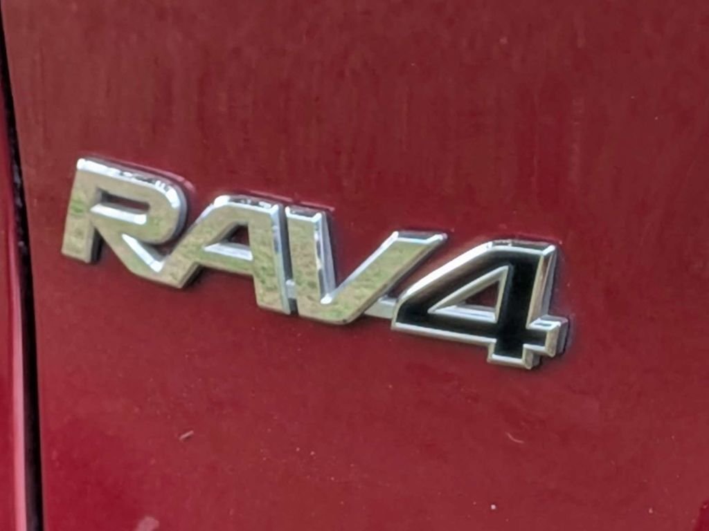Used 2021 Red Toyota XLE Premium image 11