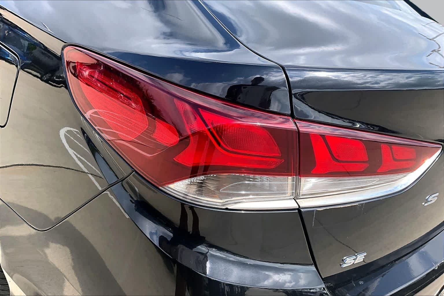Used 2019 Phantom Black Hyundai SE image 27