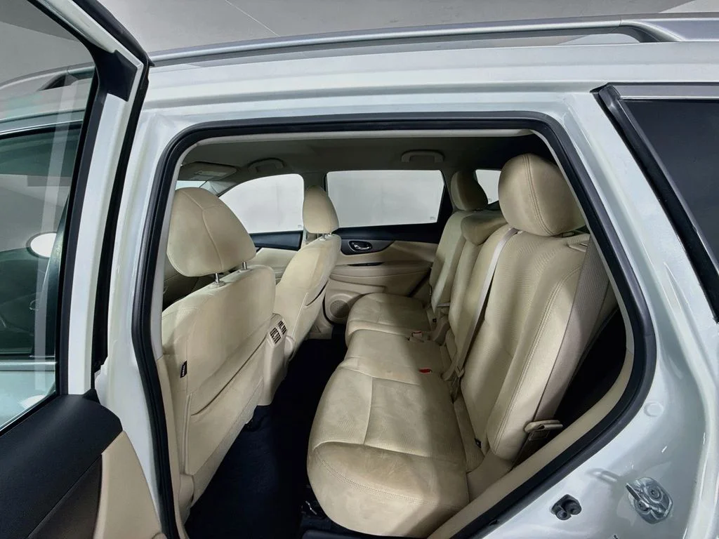 Used 2016 White Nissan SV image 25