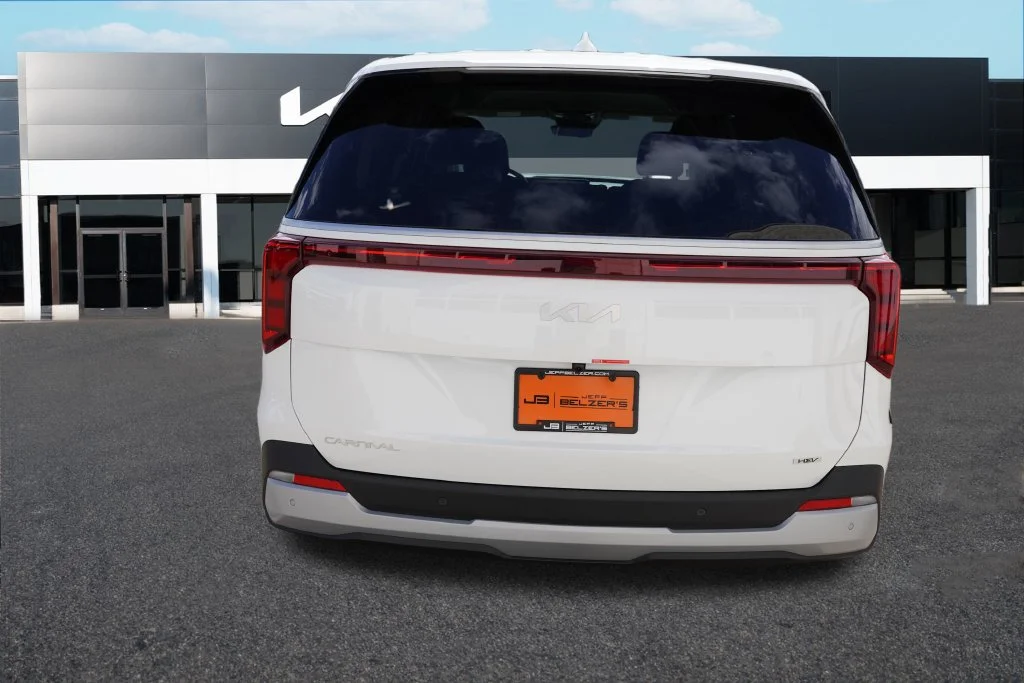 New 2027 Snow White Pearl Kia LXS image 4