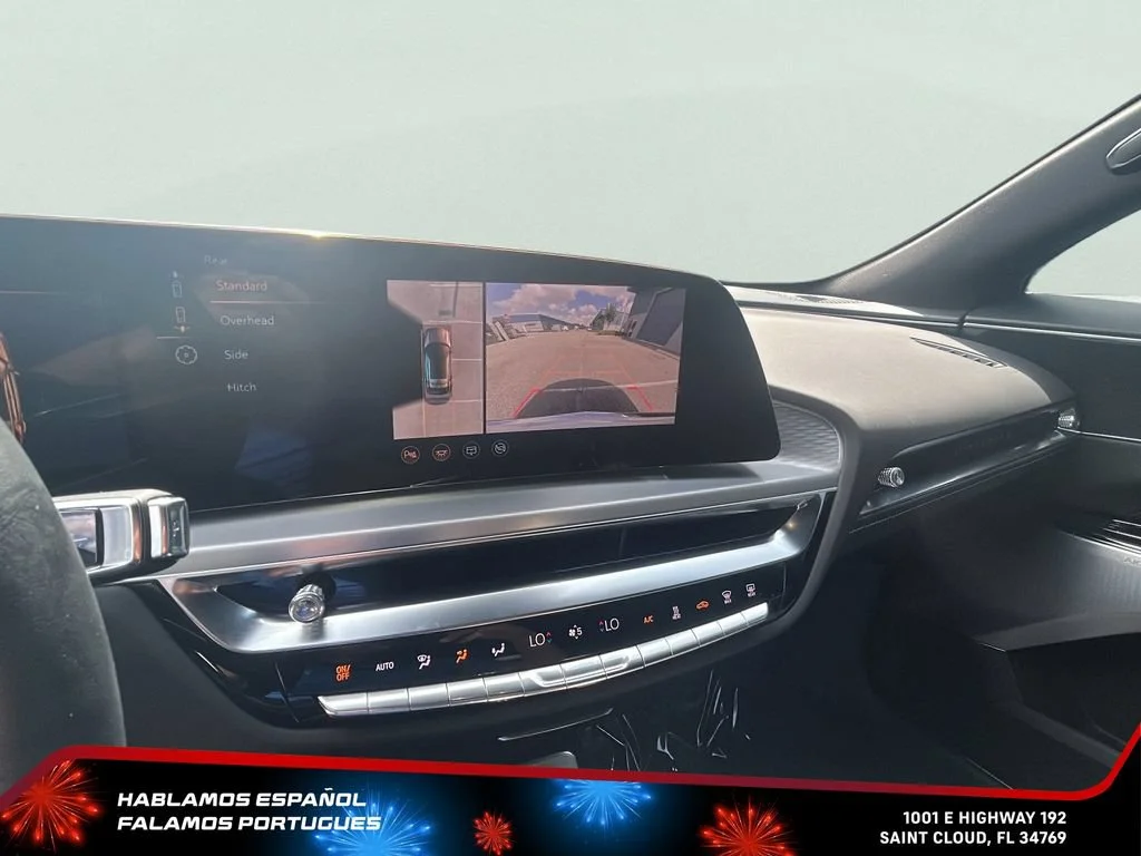 Used 2025 Crystal White Tricoat Cadillac Luxury 3 image 18