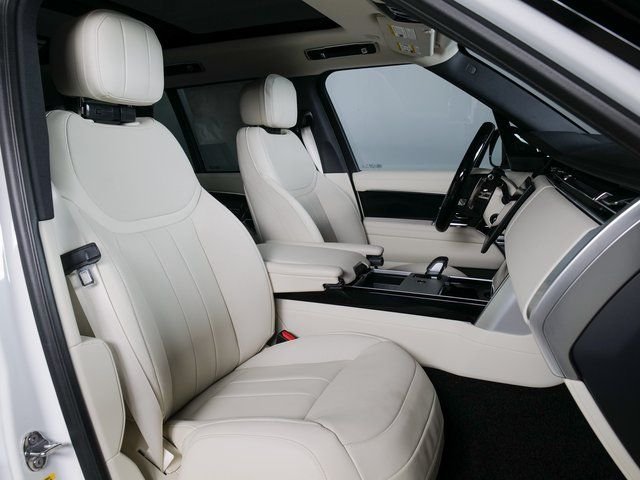 New 2026 Fuji White Land Rover SE image 3