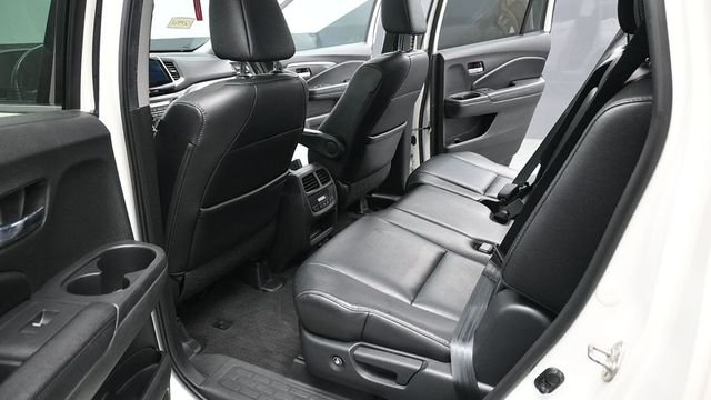 Used 2017 White Honda EX-L image 13