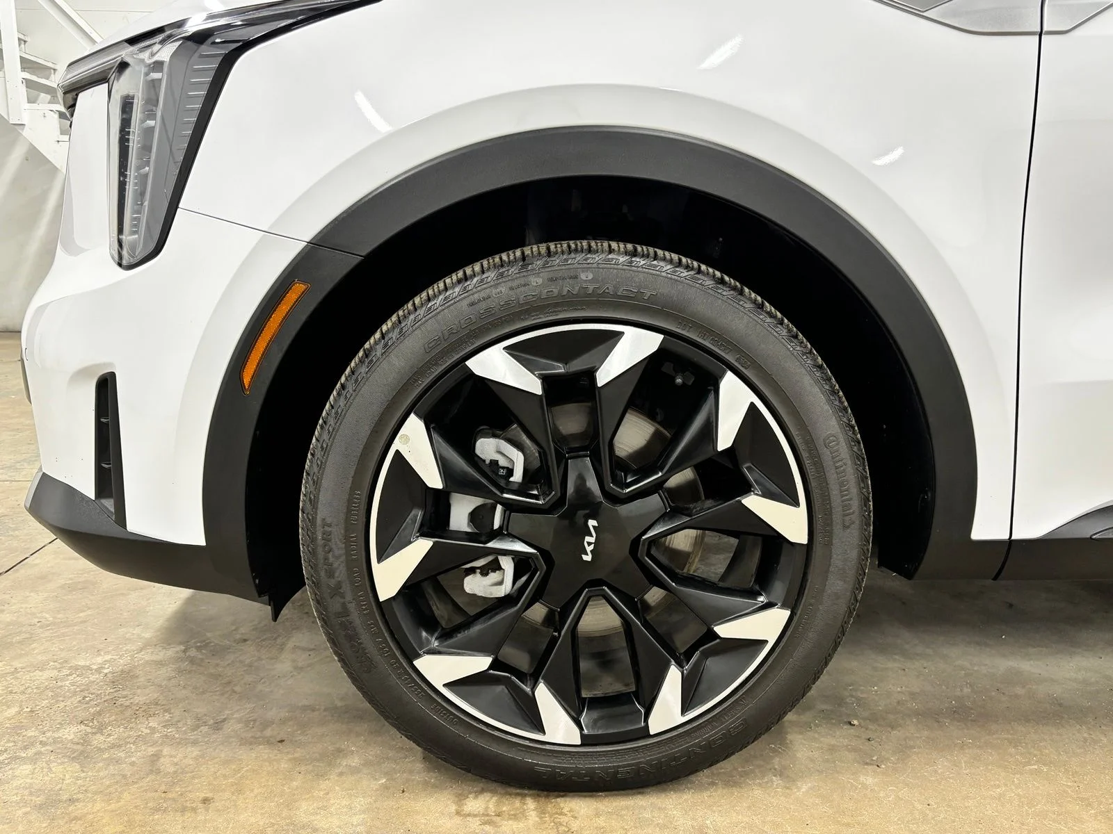 Used 2025 White Kia EX image 10