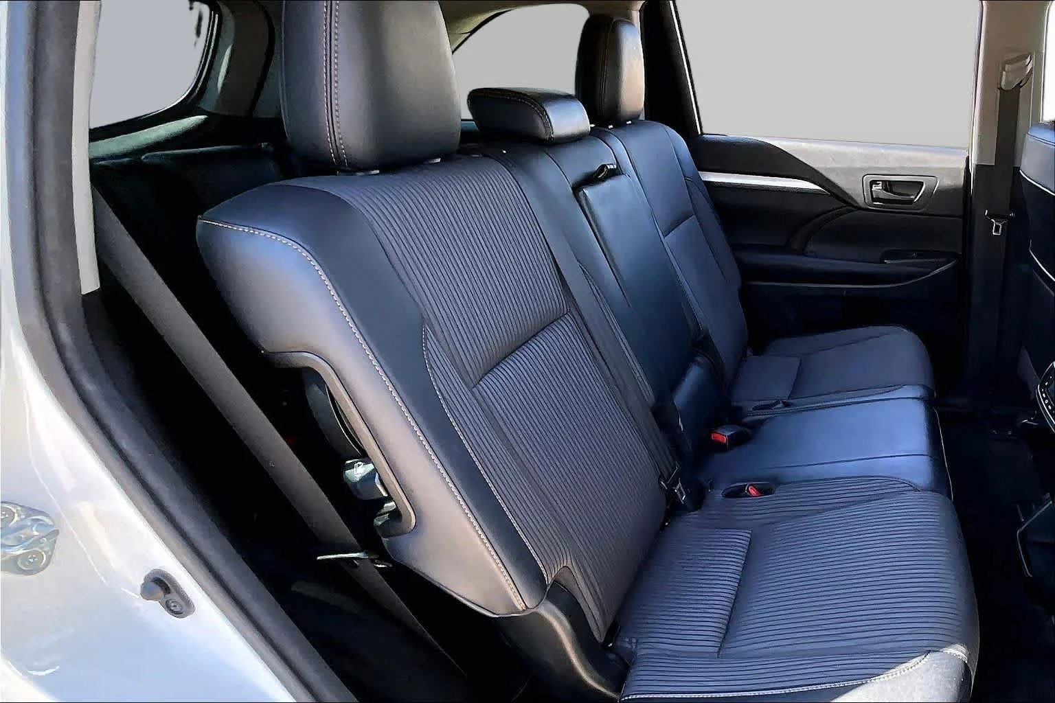 Used 2017 Blizzard Pearl Toyota LE image 18