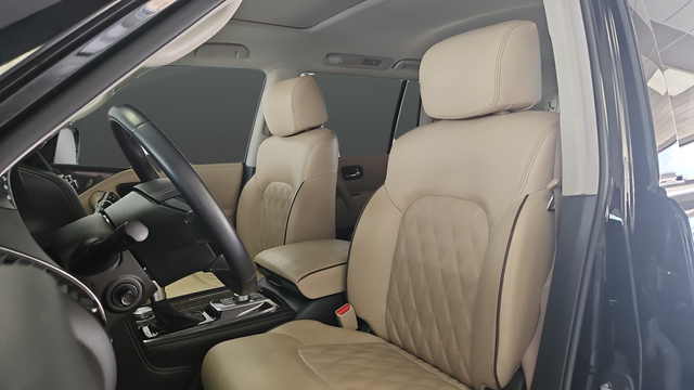Used 2022 Super Black Nissan Platinum image 9