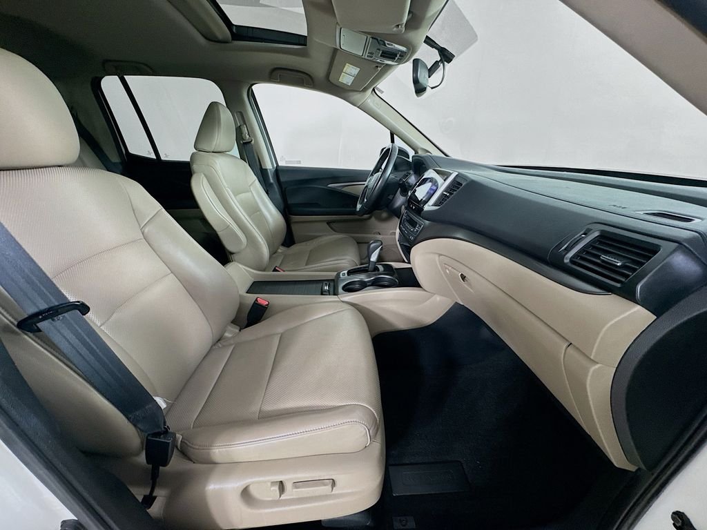 Used 2019 White Diamond Honda RTL-T image 36
