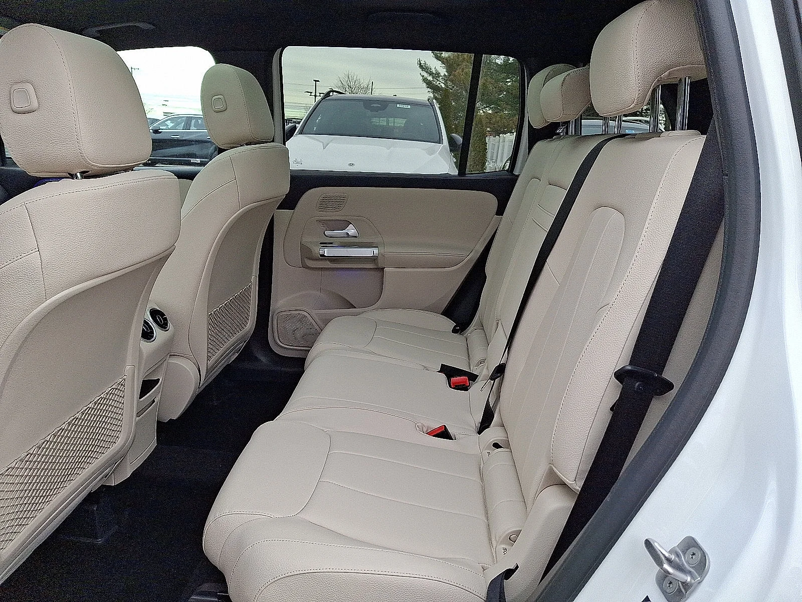 Used 2026 Polar White Mercedes-Benz GLB 250 image 6