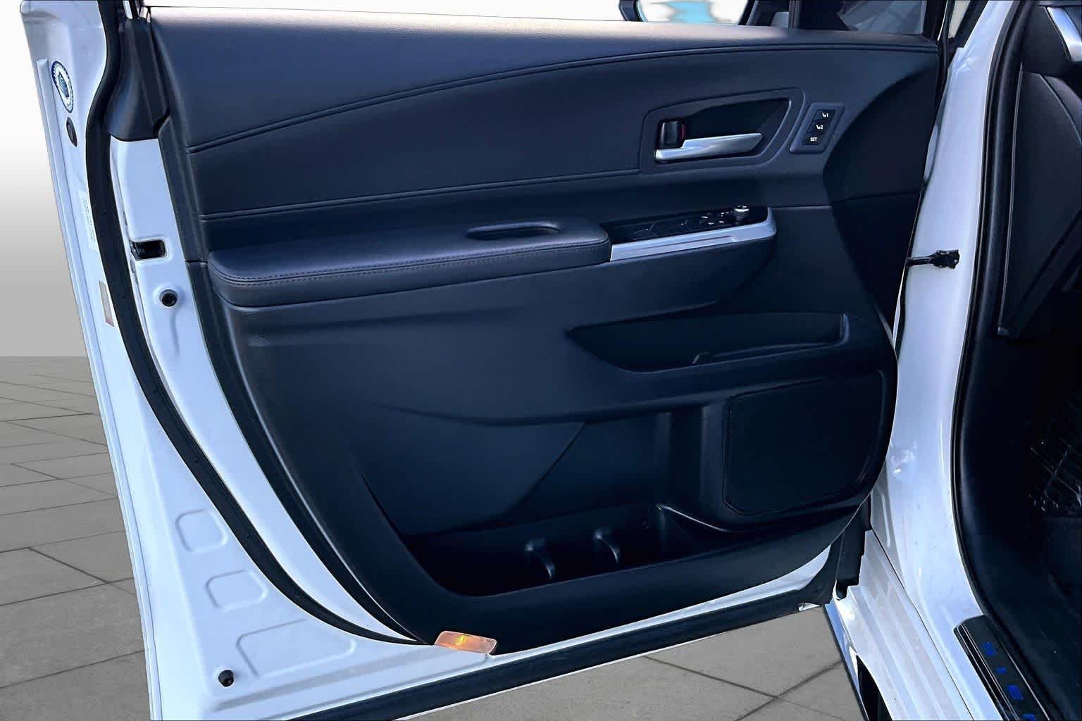Used 2025 Wind Chill Pearl Toyota Limited image 19