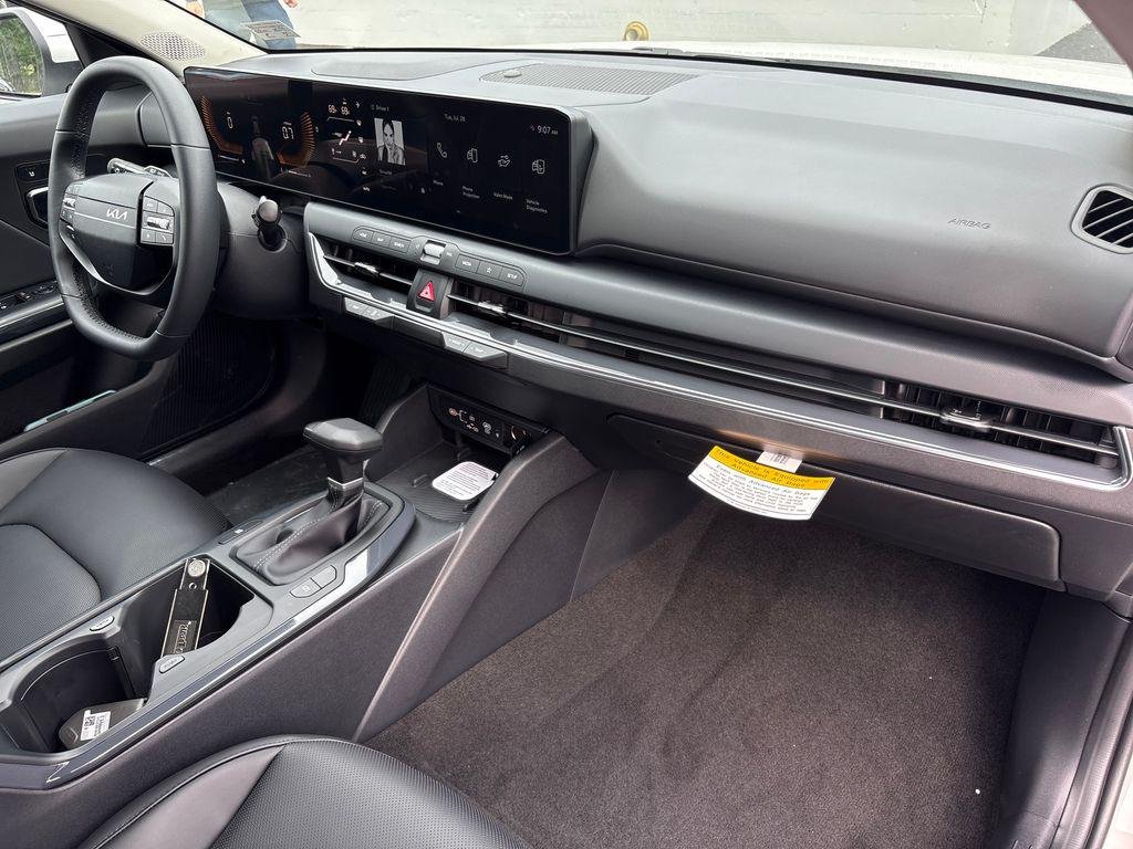 New 2026 Snow White Pearl Kia EX image 31