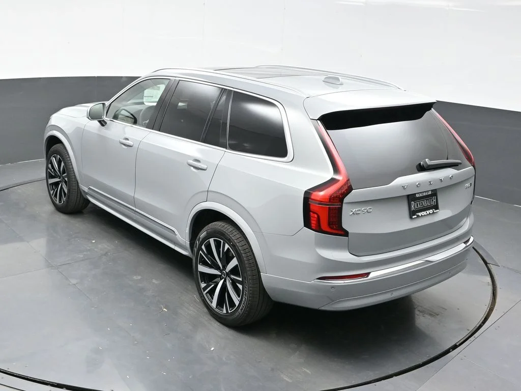 New 2026 Vapour Grey Volvo Core image 50