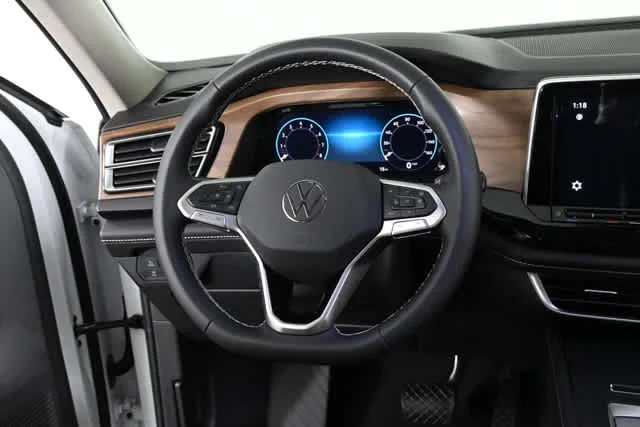 New 2026 Opal White Pearl Volkswagen 2.0T SE image 3