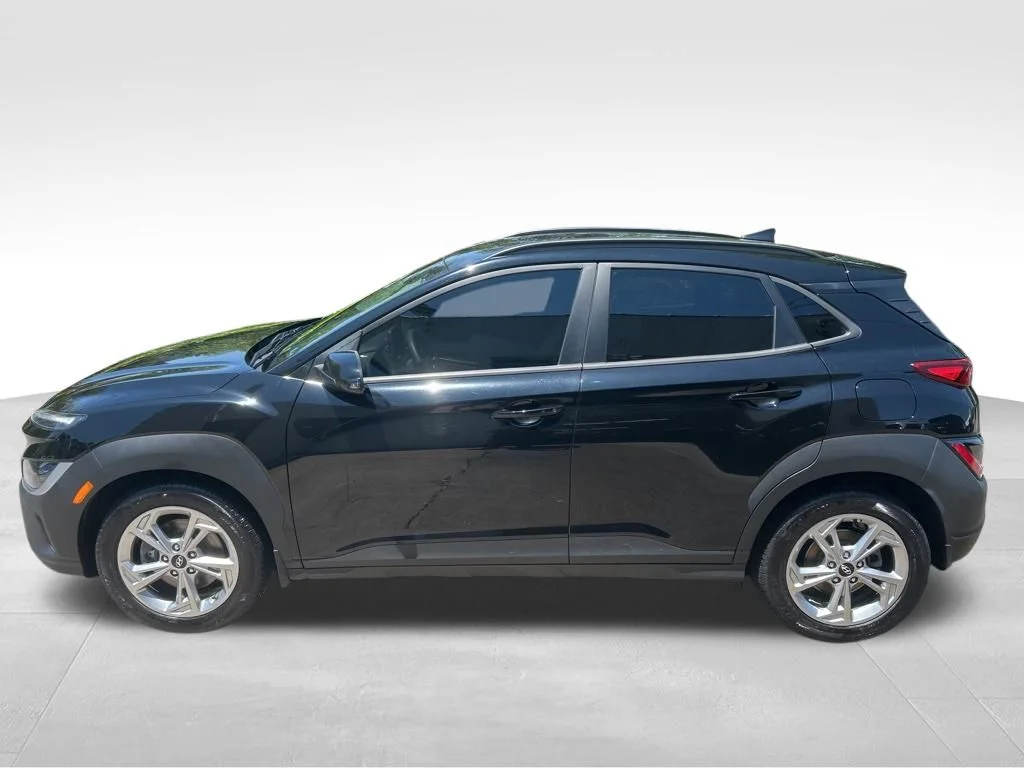 Used 2023 Black Hyundai SEL image 4