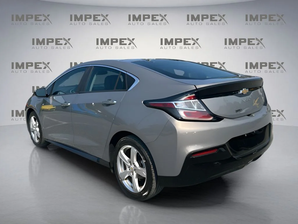 Used 2017 Gray Chevrolet LT image 3