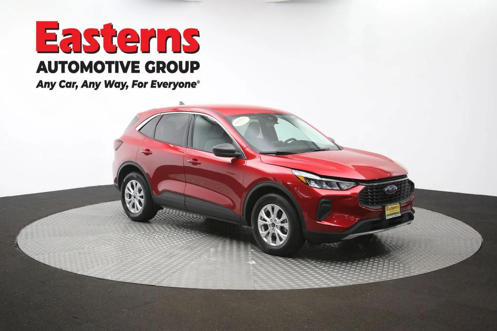 Used 2023 Red Ford Active image 49