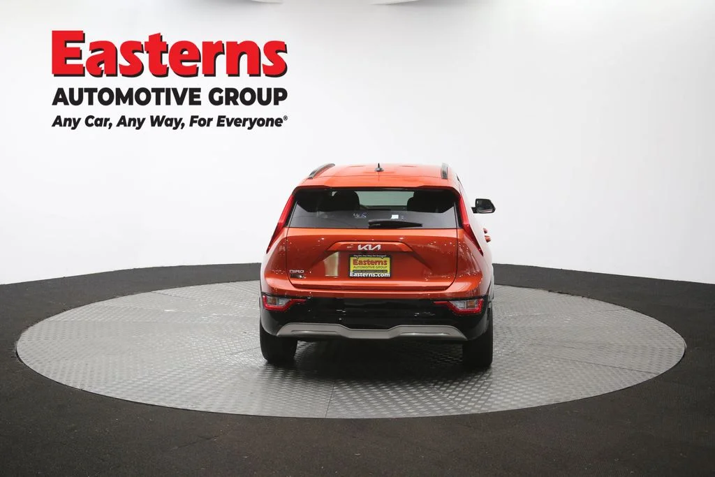 Used 2023 Red Kia Wind image 36