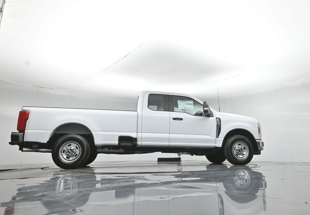 New 2026 Oxford White Ford XL image 7