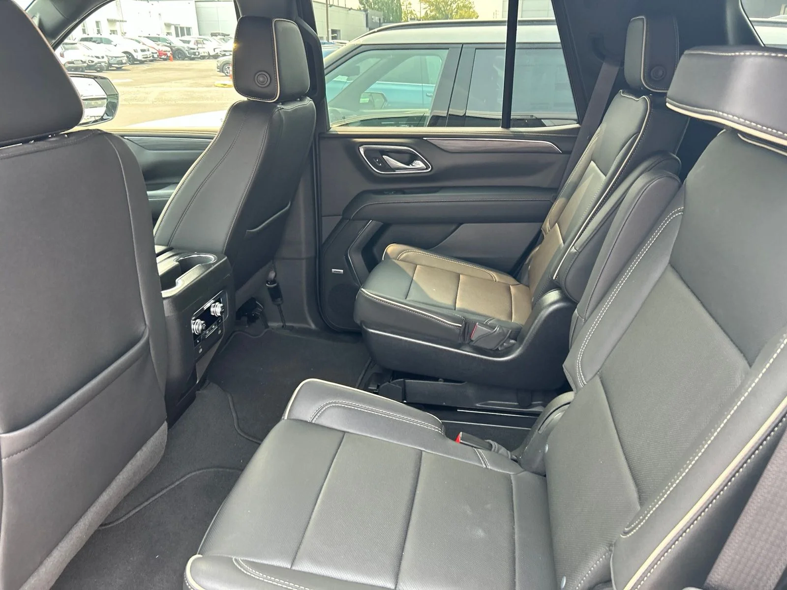 Used 2023 White GMC SLT image 6