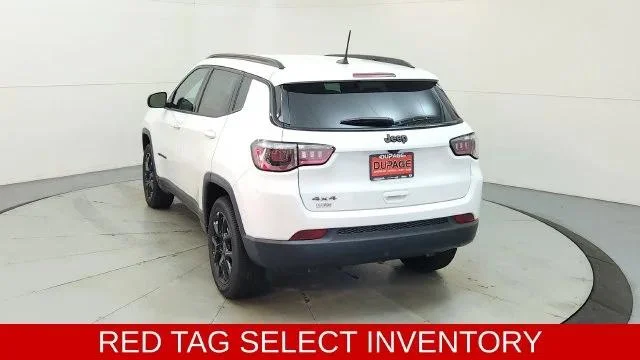 New 2026 Bright White Clear-Coat Exterior Paint Jeep Latitude image 9
