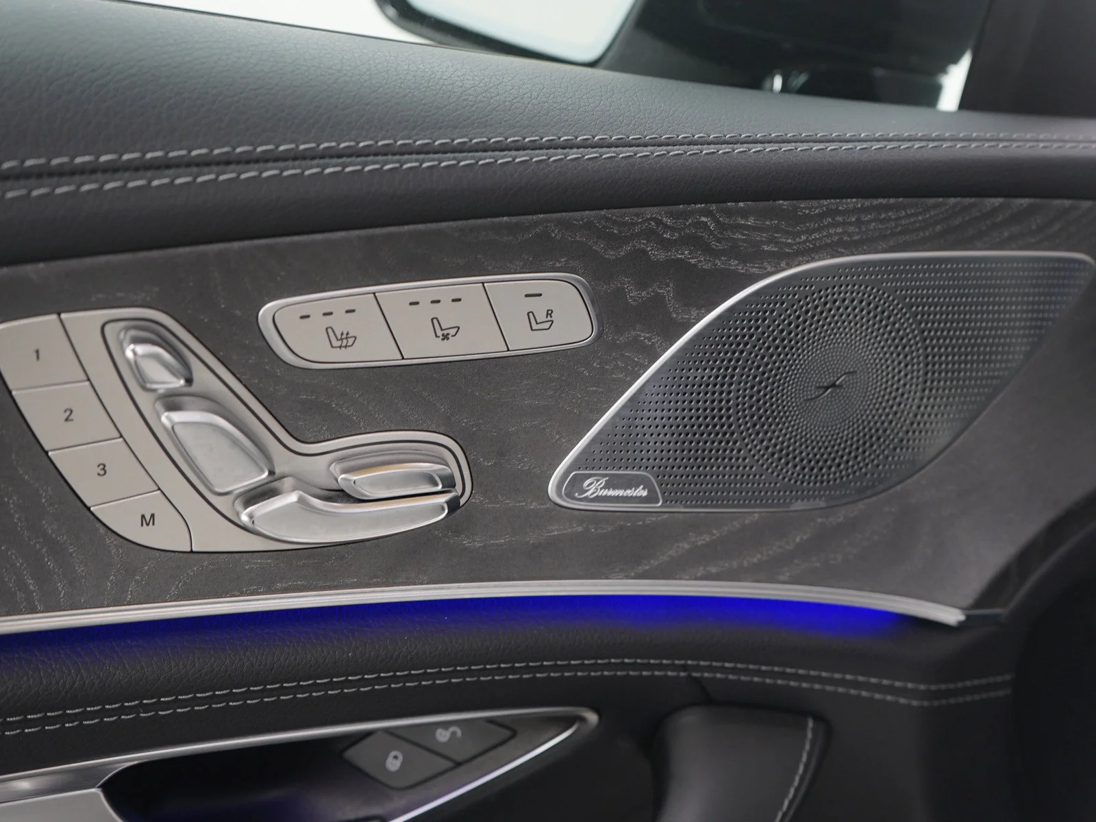 Used 2019 White Mercedes-Benz Base image 26