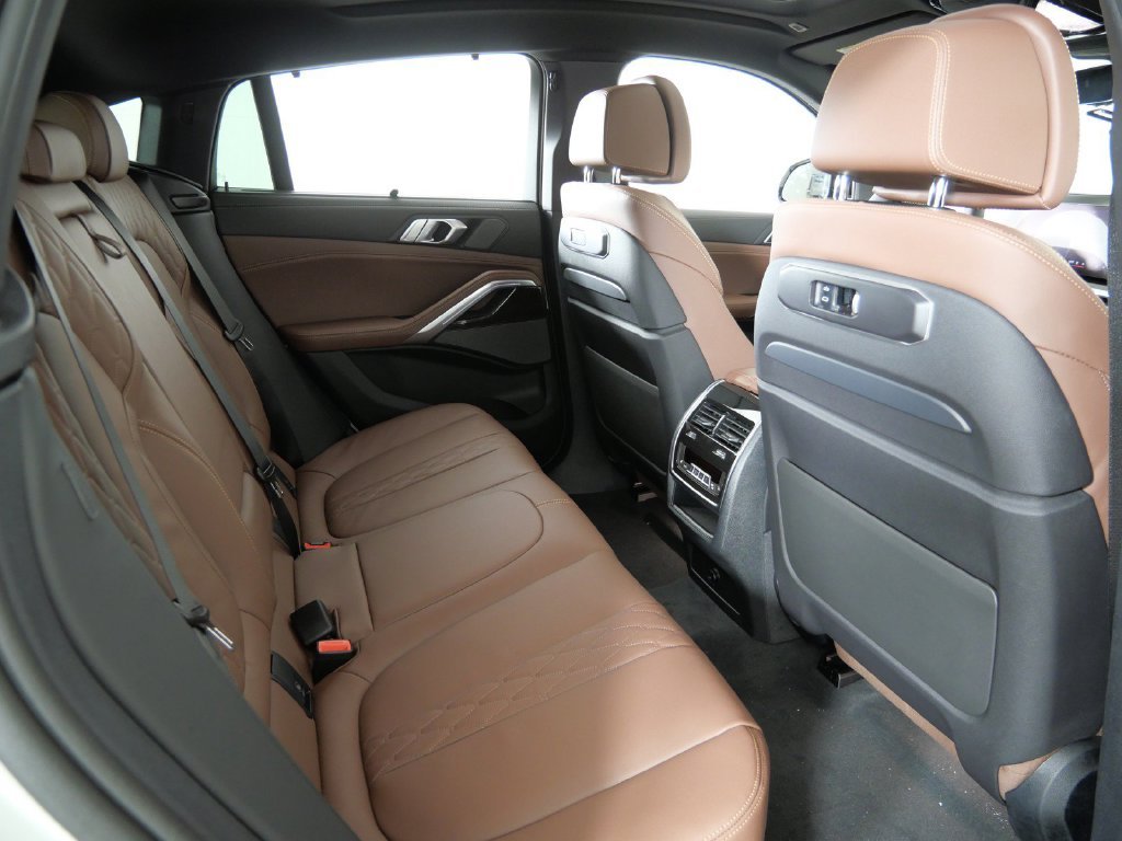New 2027 Mineral White Metallic BMW xDrive40i image 26