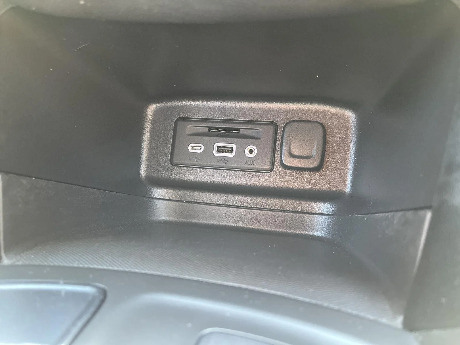 Used 2024 Summit White Chevrolet LT image 28