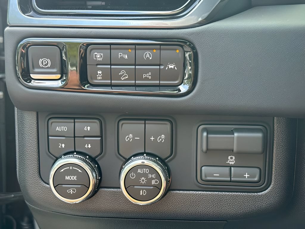 2026 GMC Yukon AT4 Ultimate - Photo 18